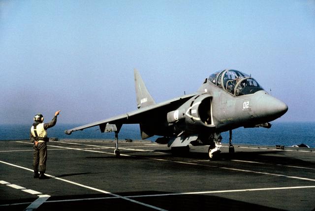 BRITISH AEROSPACE HARRIER ET SEA HARRIER 859880AV_8B_Harrier_II_italien