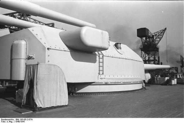 Un croiseur au service de la France. 893635Bismarck_tourelles_de_380mm