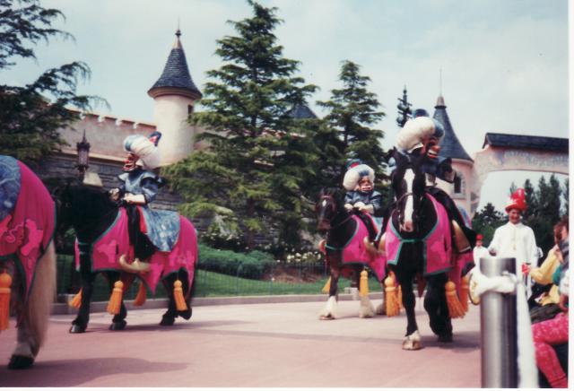 Anciens spectacles et parades de Disneyland Paris - Page 4 894194Jun29_08