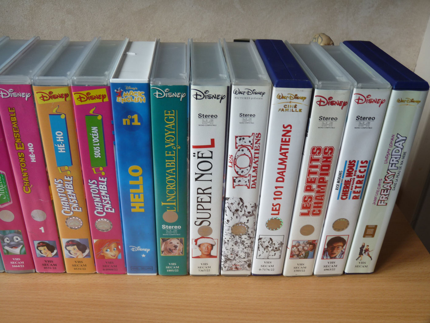 Postez les photos de votre collection de DVD et BrD Disney ! - Page 10 905858ma_collec_VHS_16