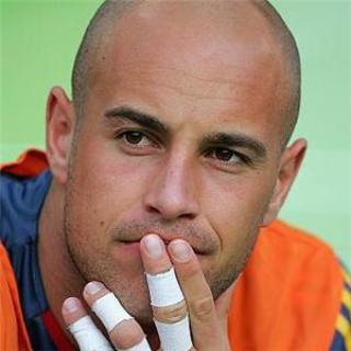 Liverpool FC  906837Pepe_reina_picture