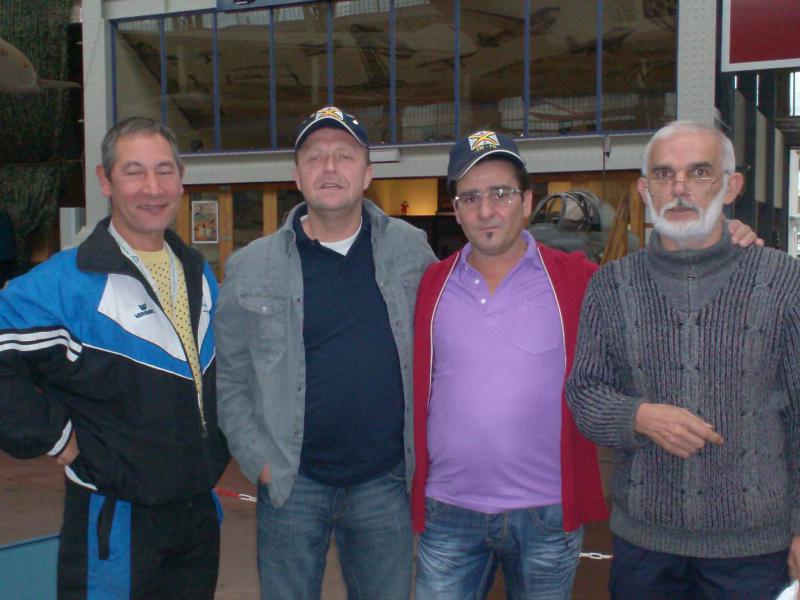 Photos des membres en visite au MRA 932645visite_du_musee_002