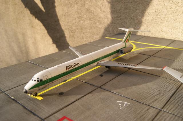 MD-82 Minicraft 1/144 Alitalia. Avion Fin de Vie 932968DSC02805