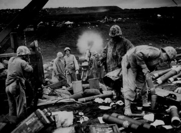 Iwo Jima(1945) 932980Iwo_Jima_Artillerie_US_1945_1