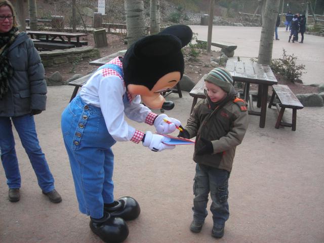 [Disneyland Paris] Premier séjour au DLH (31 janv.-2 fév. 2011) + un anniversaire inoubliable ! - Page 3 93656755