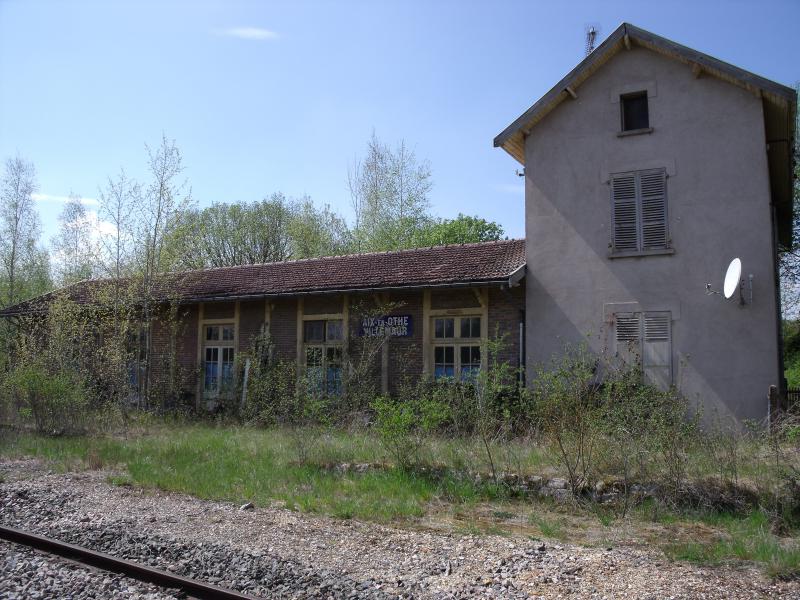 Batiment réel: Ancienne gare Aix-En-Othe/Villemaur (Aube) 960086DSCF0956