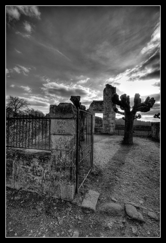 Oradour-sur-Glane 986724HDR25NB800