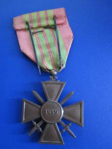 Médaille de la Croix de Guerre 1939 Mini_359870IMG_0237