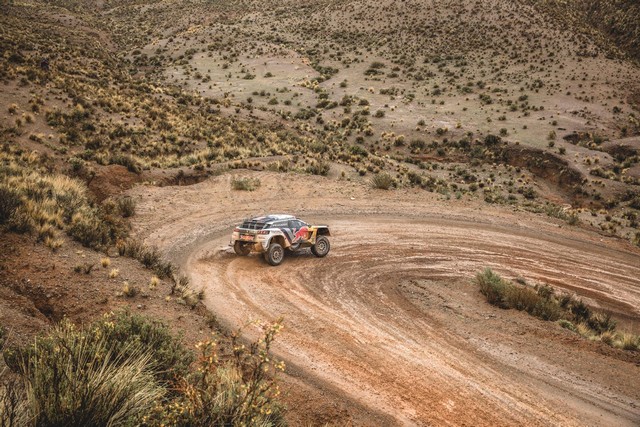 Les PEUGEOT 3008DKR en tir groupé 11318315843941