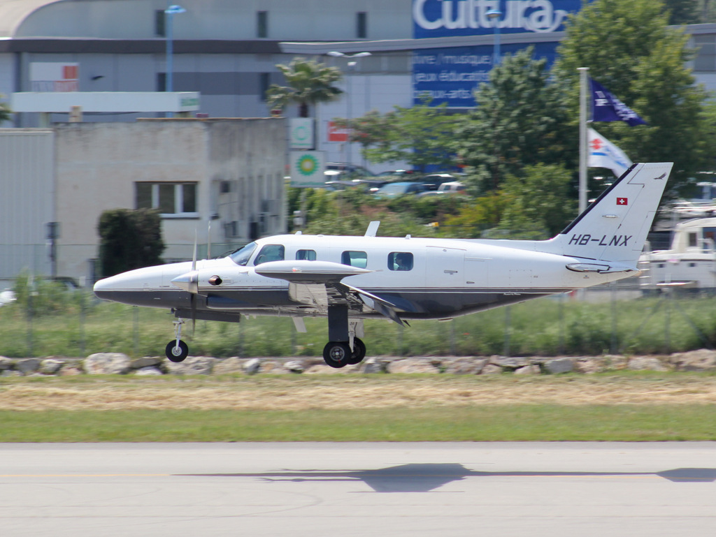 Aéroport de Cannes-Mandelieu [LFMD-CEQ] Mai 2014   121263IMG6455