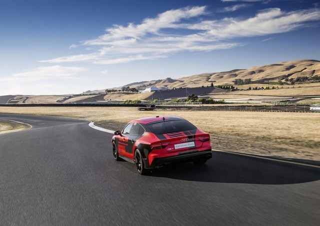 Une Audi roule toute seule et plus vite qu’un pilote de course sur un circuit aux Etats-Unis 125463audipilotedrs7sonoma3