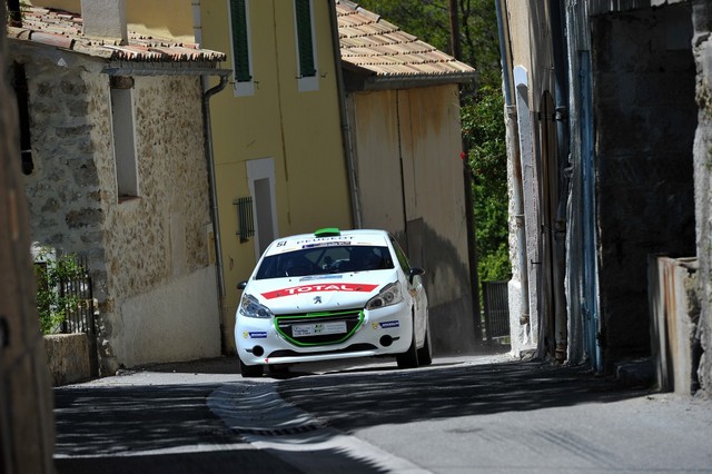 SUAREZ POURSUIT SON APPRENTISSAGE EN WRC 2, CARELLA S’IMPOSE EN 208 RALLY CUP ! 1261505740c991938e0