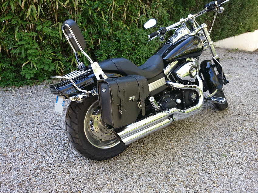 Sacoche cuir pour DYNA - Page 2 129874harley2