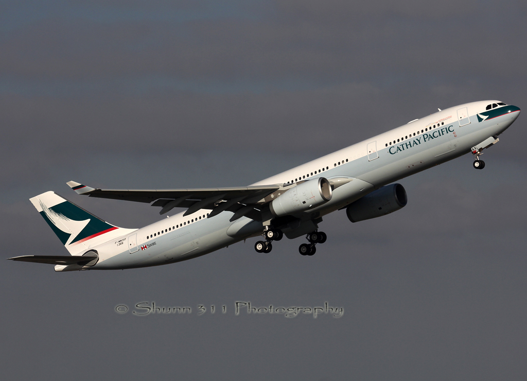 Toulouse-Blagnac - Novembre 2012 - Page 11 132892A330300CathayPacificFWWKO001cn1366TLS161112EPajaud