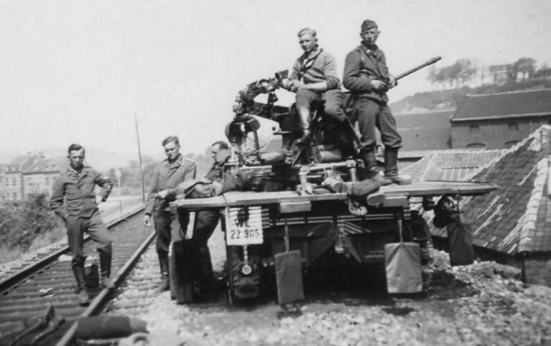 2cm Flak 30 sfl SdKfz.10/4 ACE 1/72 142109SdKfz104June1940HuyBelgium