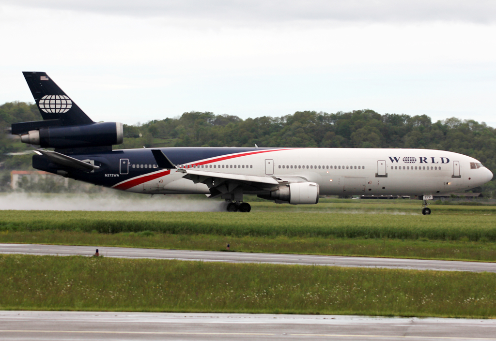 Tarbes-Lourdes Airport 2012 - Page 4 144105MD11WorldAirwaysN272WA014LDE080512EPajaud