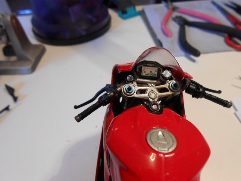 DUCATI 1199 Panigales Tamiya 1/12e 146705Torpilles041