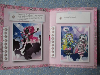 Les nouvelles Monster High pour 2013 - Page 6 160724CarnetRochelle2