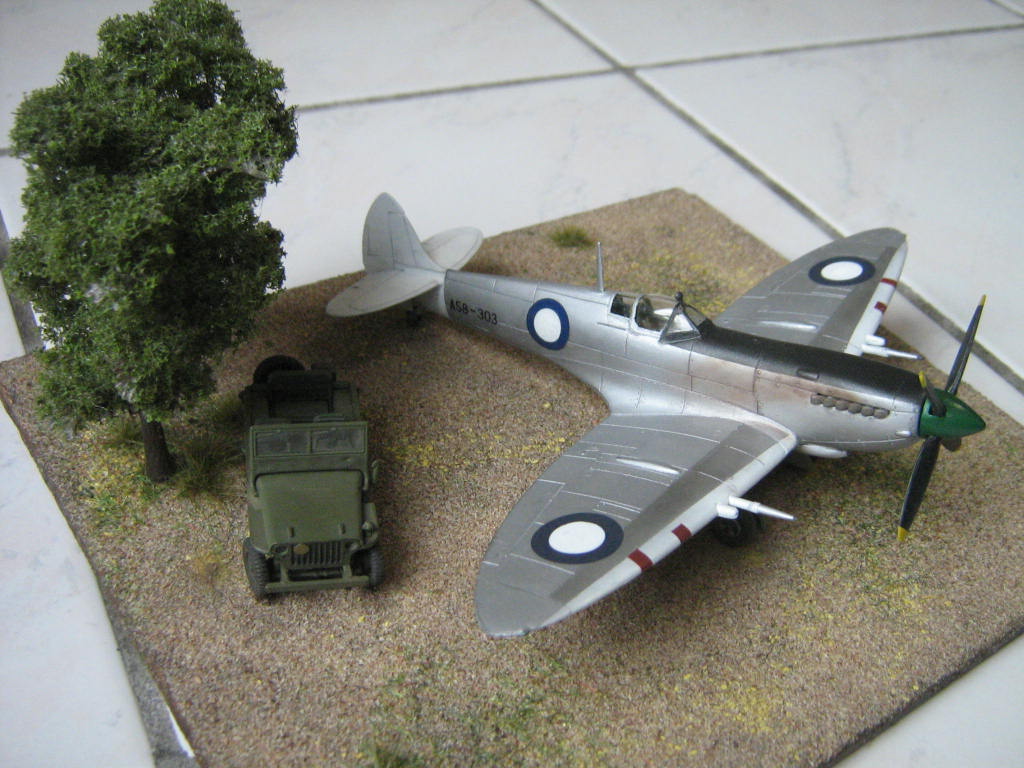 Spitfire Mk VIII RAAF 1/72 AZ Model 161747IMG0560