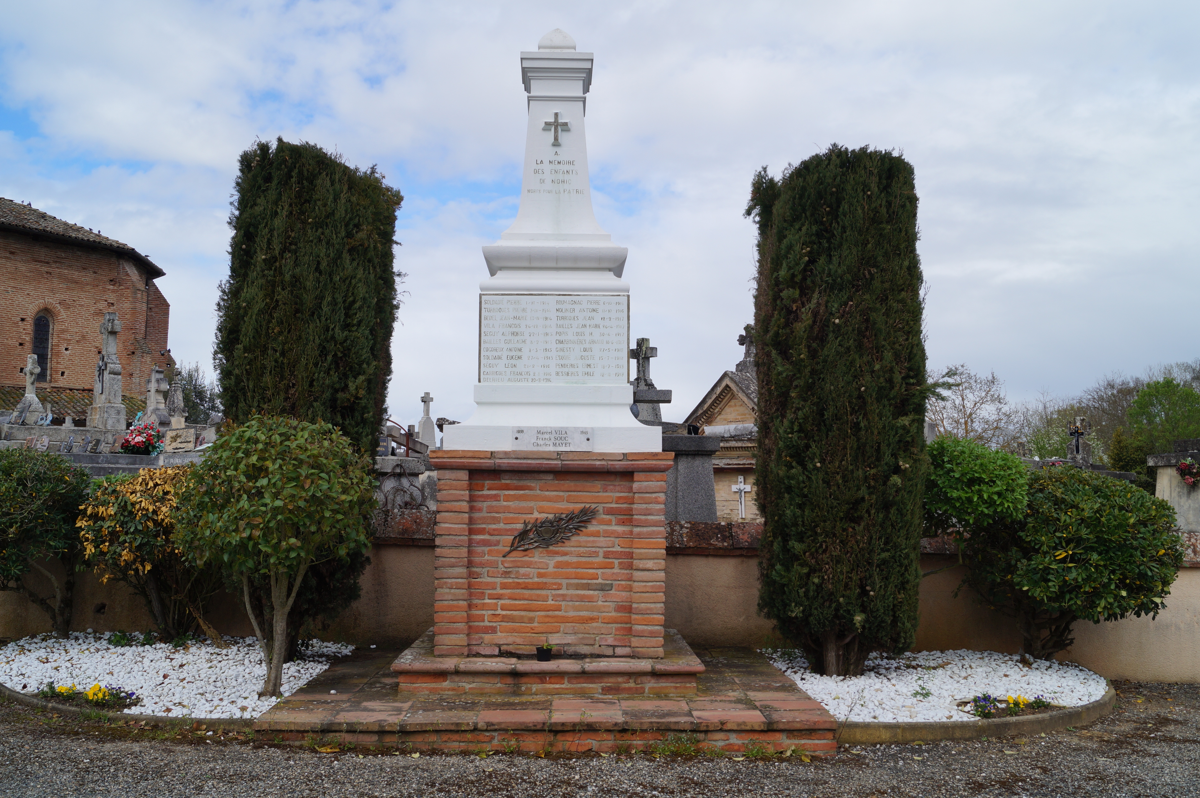 [Histoires et Histoire] Monuments aux morts originaux Français Tome 1 - Page 25 167714DSC00537