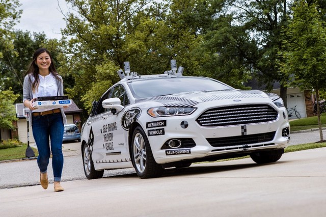 Demain, vos pizzas pourraient être livrées par des véhicules autonomes Ford 170541FordDominosAVResearch07