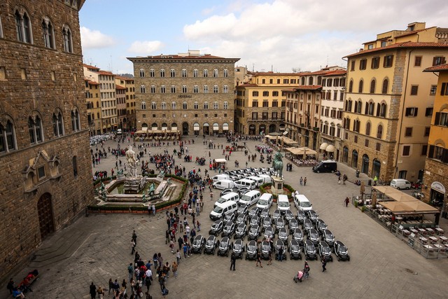 Renault livre le 15 000e Twizy à la mairie de Florence 1730936764716