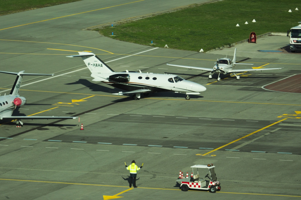 Aéroport Cannes-Mandelieu , LFMD-CEQ Novembre 2016  - Page 3 173405IMG5560