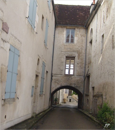 NOYERS SUR SEREIN : MEDIEVAL 1767615chapelle