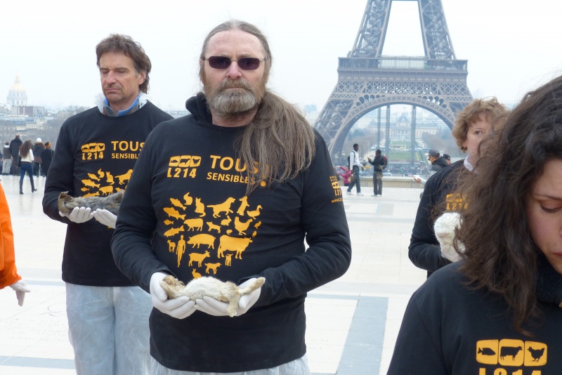 14 - Des lapins morts pour secouer les consciences - Paris 27 mars 2013 181579P1030384