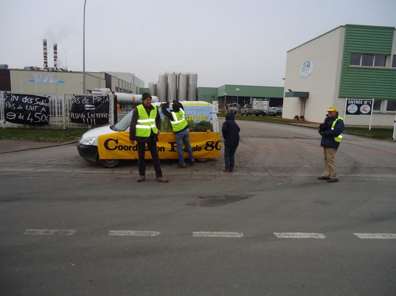 La CR 80 manifeste à abbeville devant la VPM  18203398M7