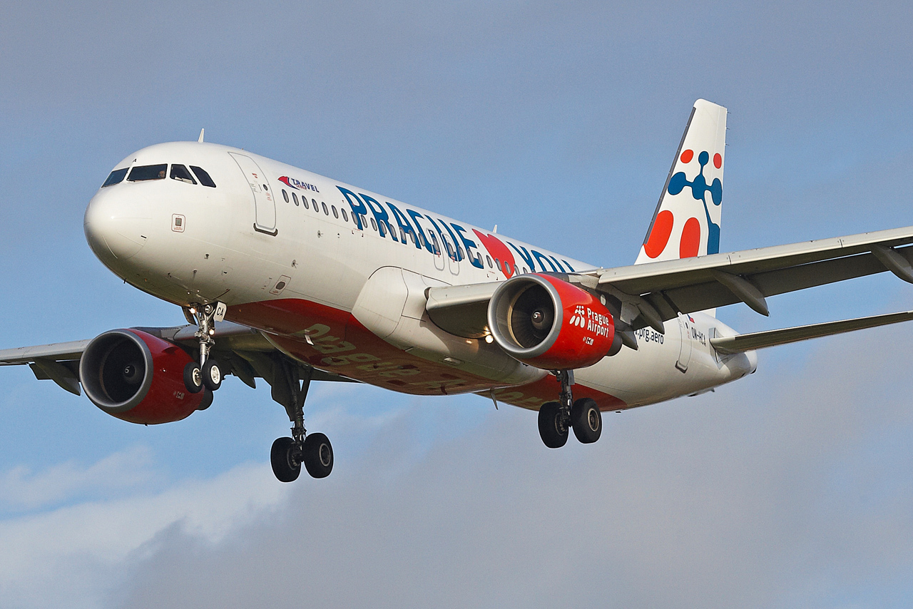 [22/12/2013] A320 (OM-HCA) Travel Services Slovakia "Prague loves You" c/s 185218GRX9491