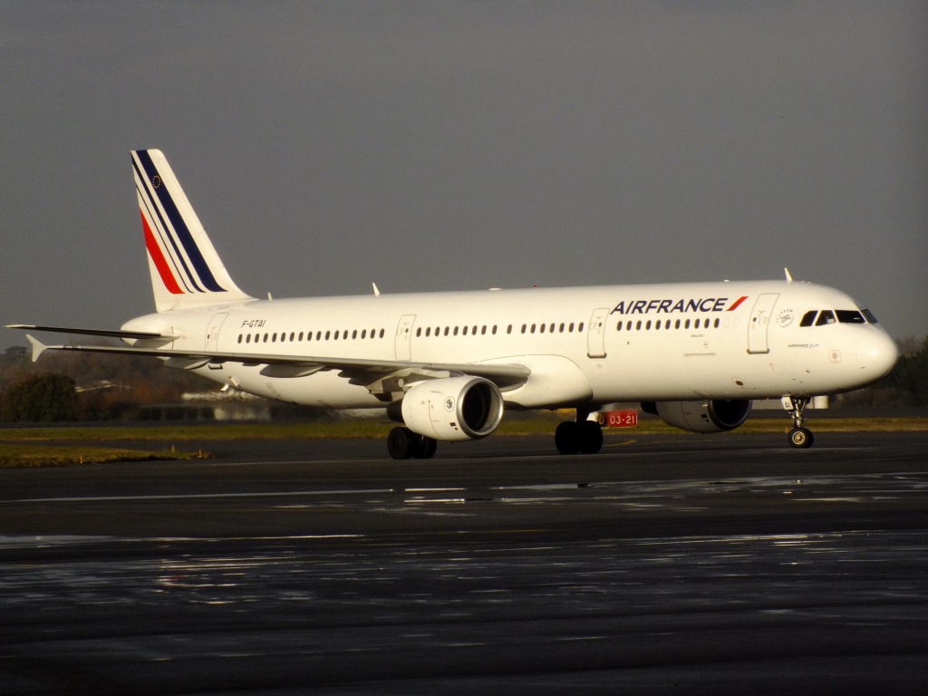 Spotting du 14/12/2013 : ERJ145 BMI + ERJ135 Eastern + B738 RAM 50th 187203Decembren4076