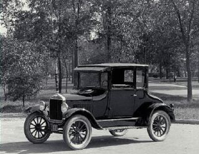 Les années 20 à 70 : photos et vidéos d'époque (partie 1) - Page 40 1925981926fordmodelt100006557s