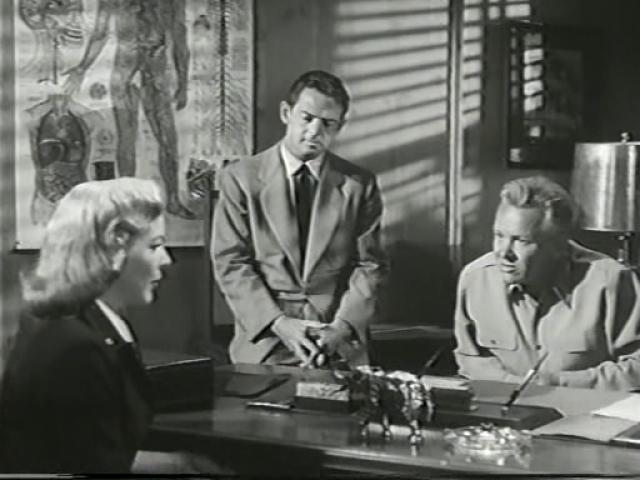 LE FANTASTIQUE HOMME COLOSSE [1957] 194536vlcsnap2012021015h34m13s230