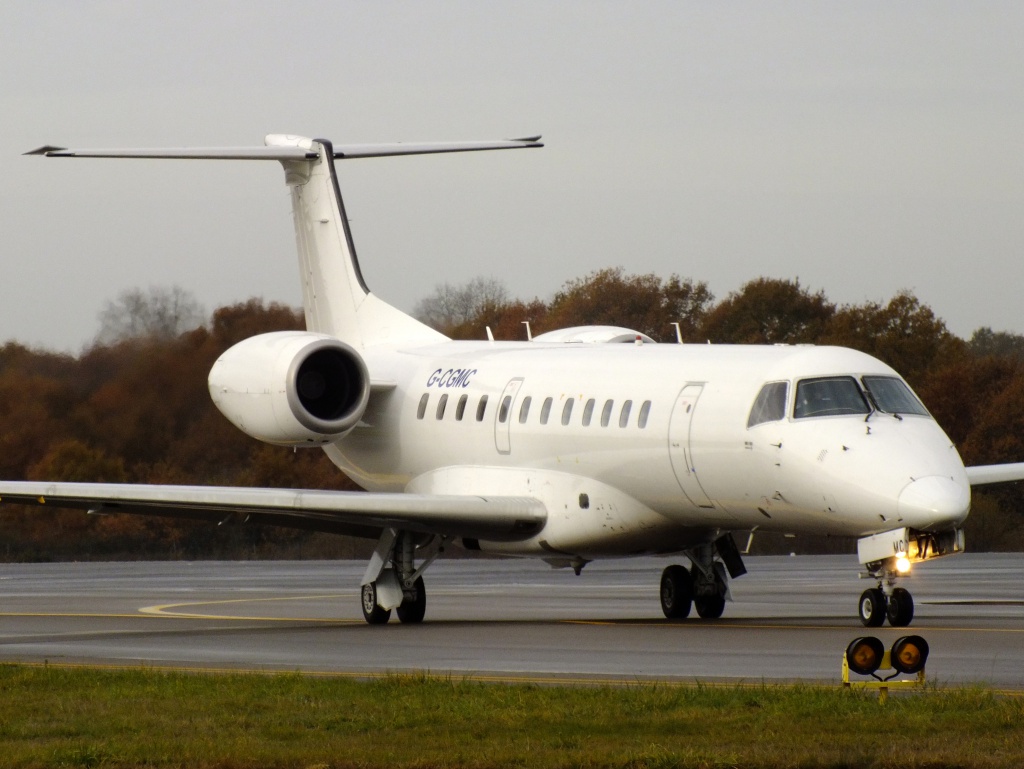 Spotting du 14/12/2013 : ERJ145 BMI + ERJ135 Eastern + B738 RAM 50th 201307Decembren4153