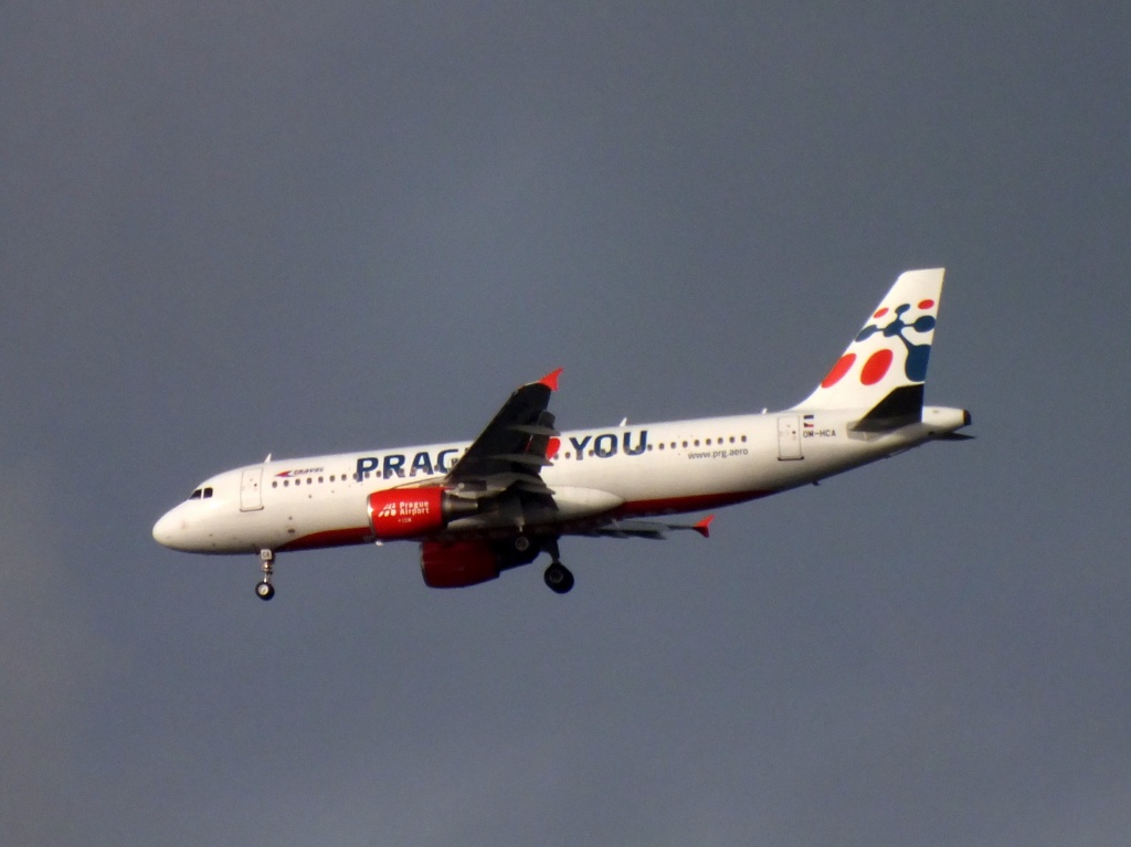 [22/12/2013] A320 (OM-HCA) Travel Services Slovakia "Prague loves You" c/s 203546Decembren8016