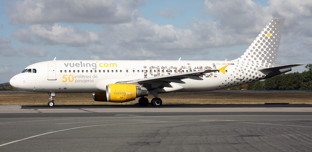 [27/09/2012] Airbus A320 (EC-JZQ) Vueling: ¡Gracias! 50 Million Passengers 204200IMG1236