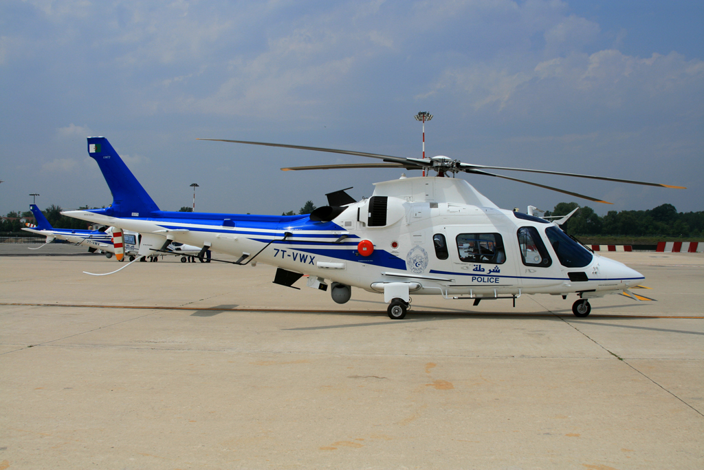 صور مروحيات AW-109 للشرطة الجزائرية - صفحة 2 204493IMG0553