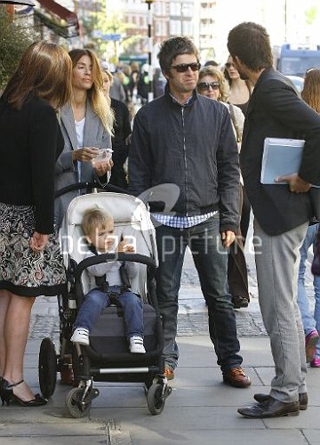 Jason et Noel Gallagher  Londres 25.09.2009 20779815546667_vi