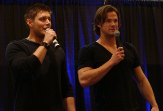 photos /vidéos des conventions 210564JensenJaredsupernatural29776080885605