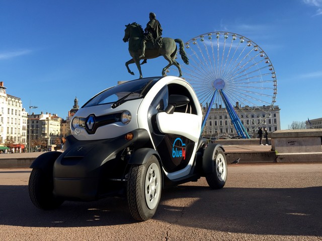 Groupe Renault - Twizy disponible en auto-partage Bluely à Lyon 2126166776416