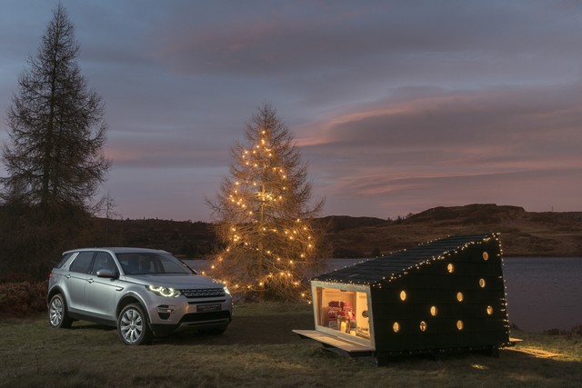 Land Rover construit une cabane pour le Père Noël  215166lrdswildernesscabin08121604