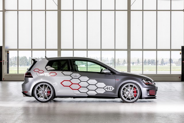 Les apprentis Volkswagen de Wolfsburg présentent leur Golf GTI Heartbeat de 400ch (295 kW) au Wörthersee  216558hddb2016au00430large