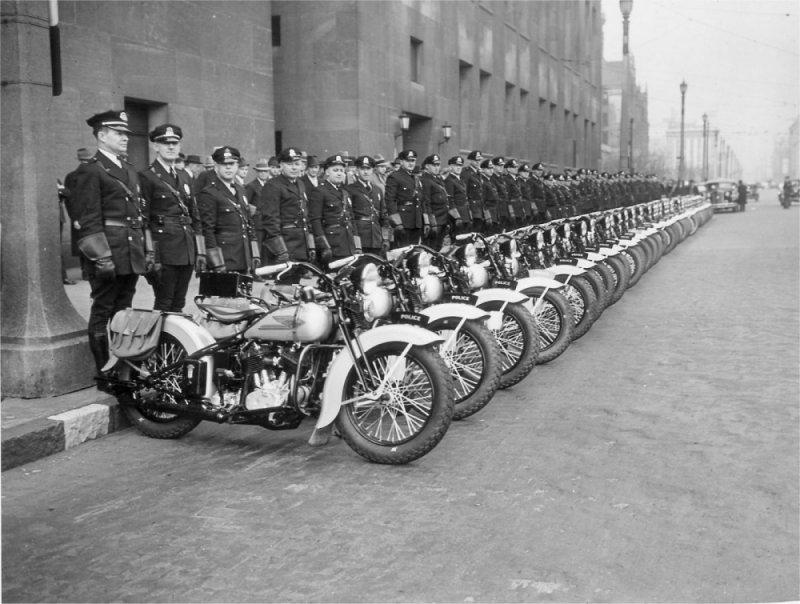 Les années 20 à 70 : photos et vidéos d'époque (partie 1) 223306stlmotorcycle1935