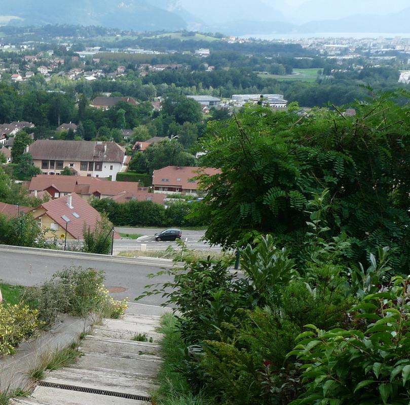 ANNECY NOUS PRIT DANS SES BRAS ..PENDANT QUE TOURS S"'EST RESSOURCE A EVIAN  - Page 5 226473P1100659