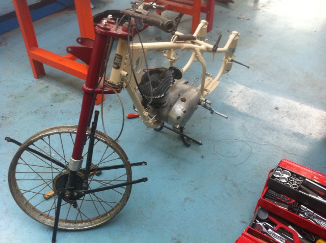 [En cours] Peugeot 125cc Type P56 de 1953 233356105Dmontage