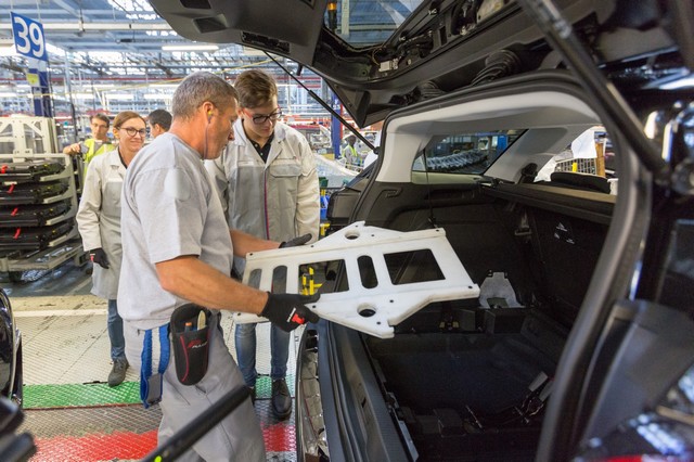 Sébastien Loeb signe, à Lohéac, son quatrième podium de suite 24228059abb60abd080