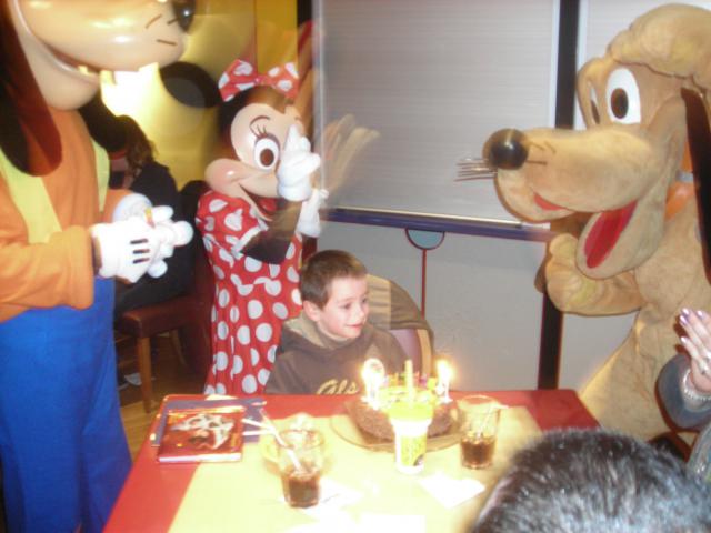 [Disneyland Paris] Premier séjour au DLH (31 janv.-2 fév. 2011) + un anniversaire inoubliable ! - Page 4 242457147