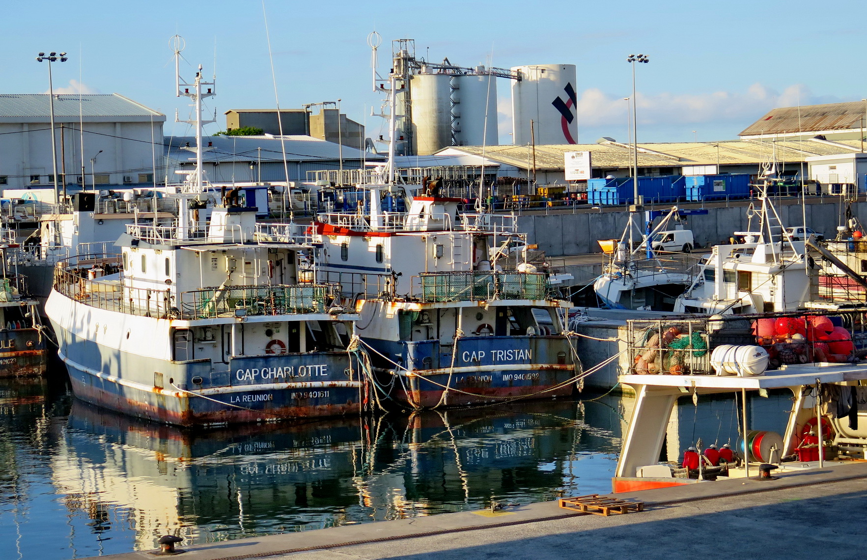  [Vie des ports] Les ports de la Réunion - Page 6 244332leportsolange057