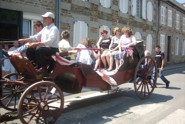 4ème festival vehicules anciens (landelles et coupigny 2009) 245707Jun02546